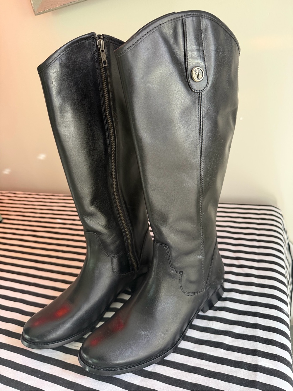 Frye size 8 Black Leather Tall Riding Boots with Side Zip - Picture 8 of 15